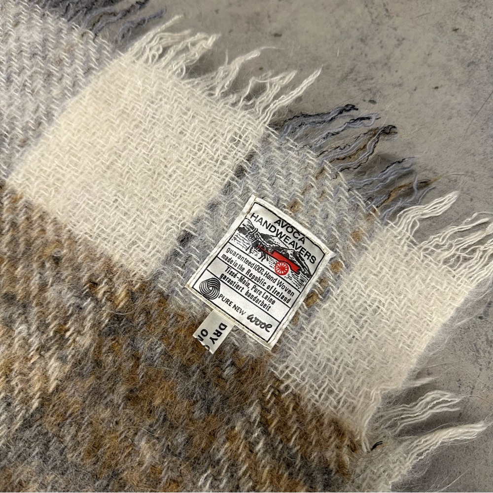 Avoca Handweavers Irish wool blanket - Picture 2 of 4